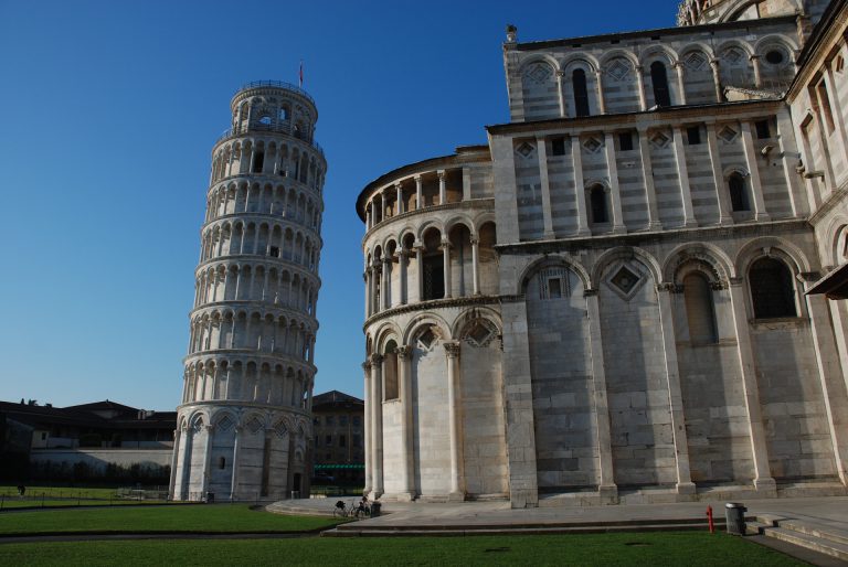 Go see the Leaning Tower of Pisa 2