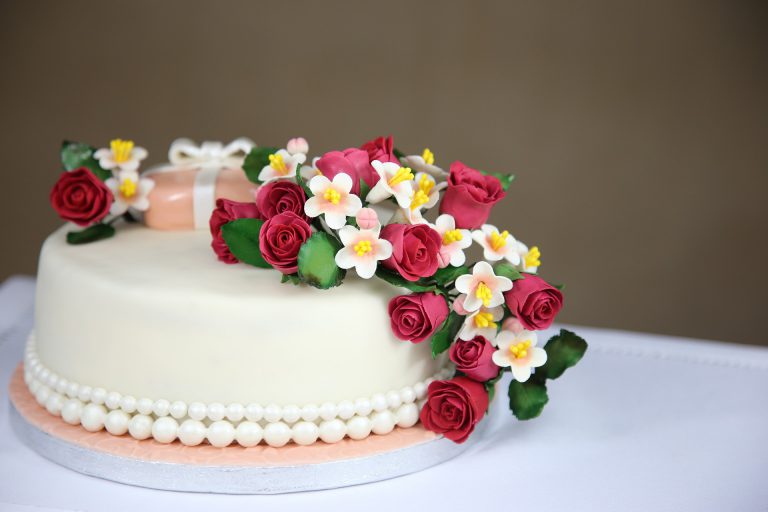 Take a cake decorating class 2