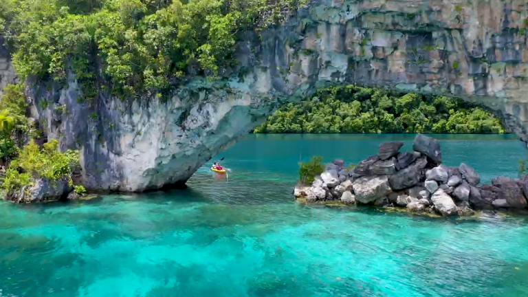 Padding Palau Natural Arch